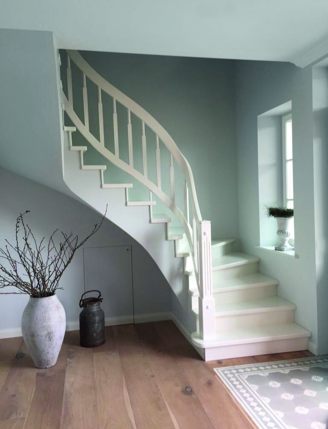 Betontreppe mit Holzstufenbelag